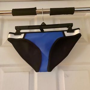 Triangl bikini bottoms NWT
